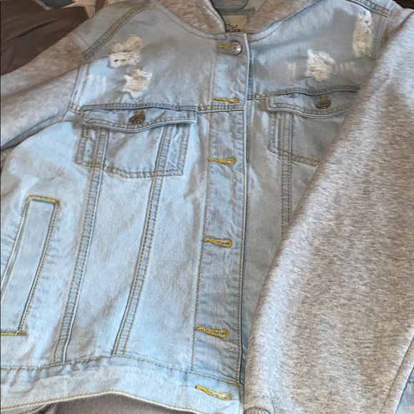 Jean jacket - Picture 1 of 2